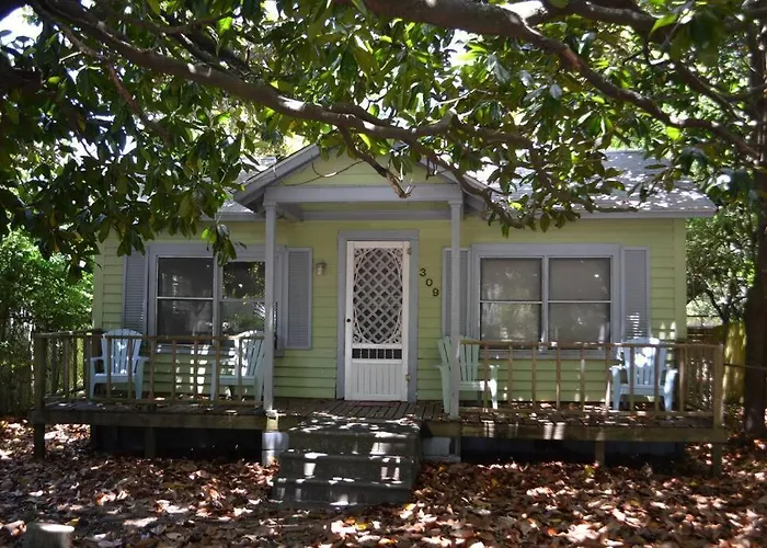 Beaufort Harbour Suites East Lodge