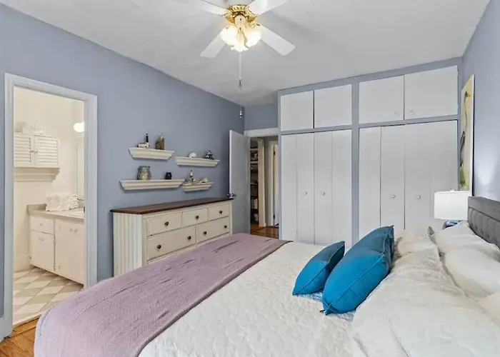 Scuttlebutt Nautical Cottage