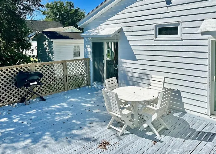 Scuttlebutt Nautical Cottage